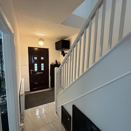 Charming And Cosy London Home, Garden, Parking & Family Fun Mitcham Dış mekan fotoğraf