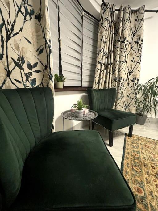 Charming And Cosy London Home, Garden, Parking & Family Fun Mitcham Dış mekan fotoğraf