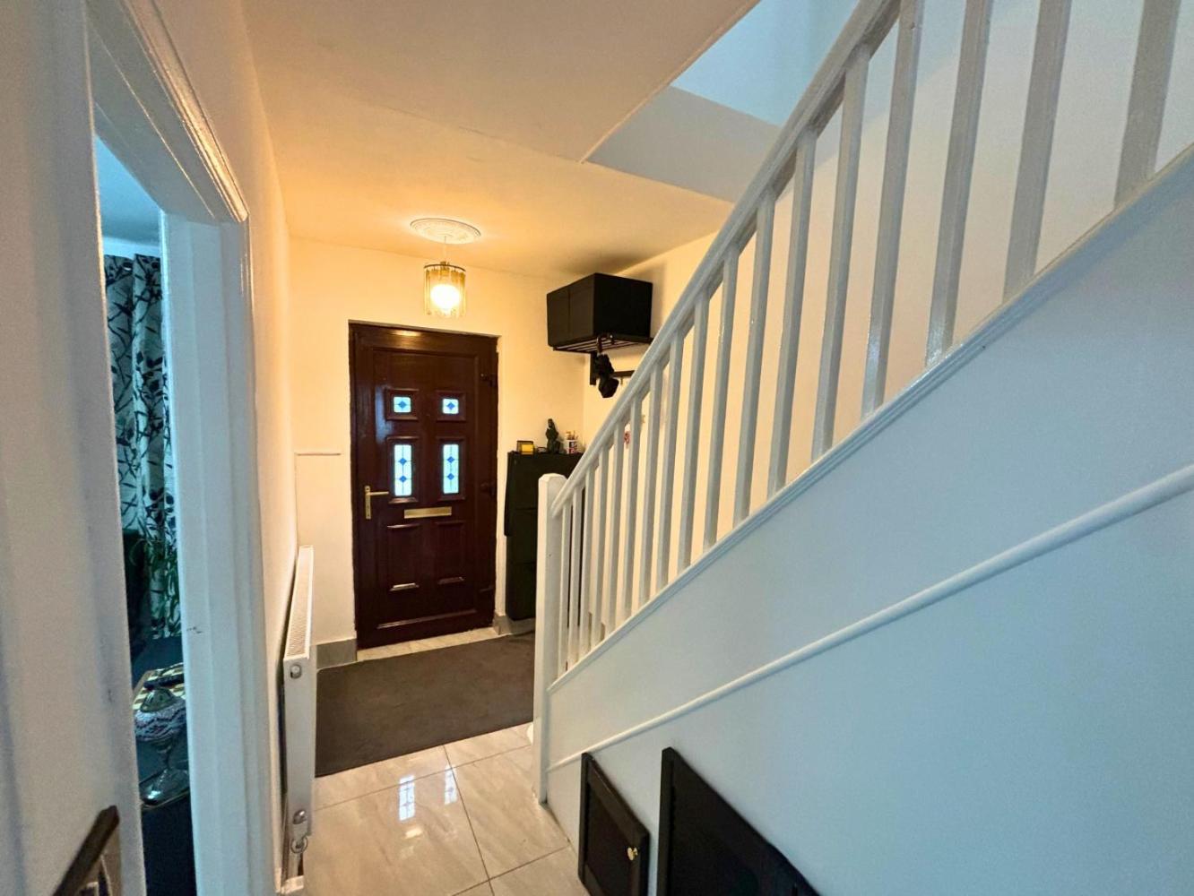 Charming And Cosy London Home, Garden, Parking & Family Fun Mitcham Dış mekan fotoğraf