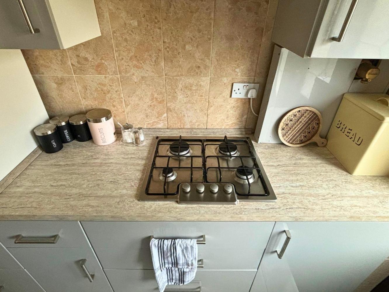 Charming And Cosy London Home, Garden, Parking & Family Fun Mitcham Dış mekan fotoğraf