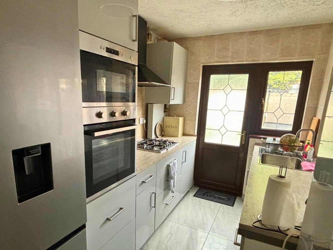 Charming And Cosy London Home, Garden, Parking & Family Fun Mitcham Dış mekan fotoğraf