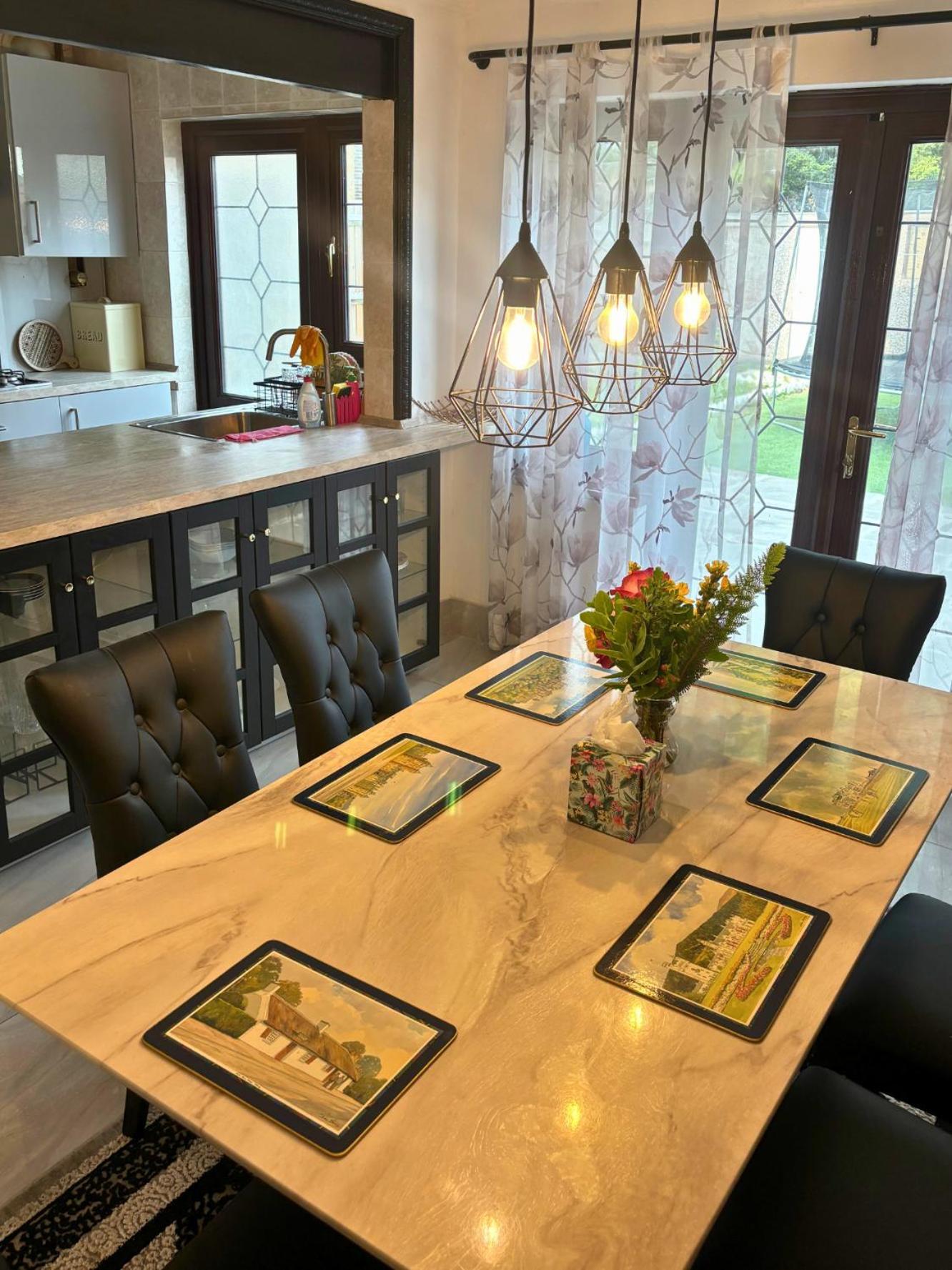 Charming And Cosy London Home, Garden, Parking & Family Fun Mitcham Dış mekan fotoğraf