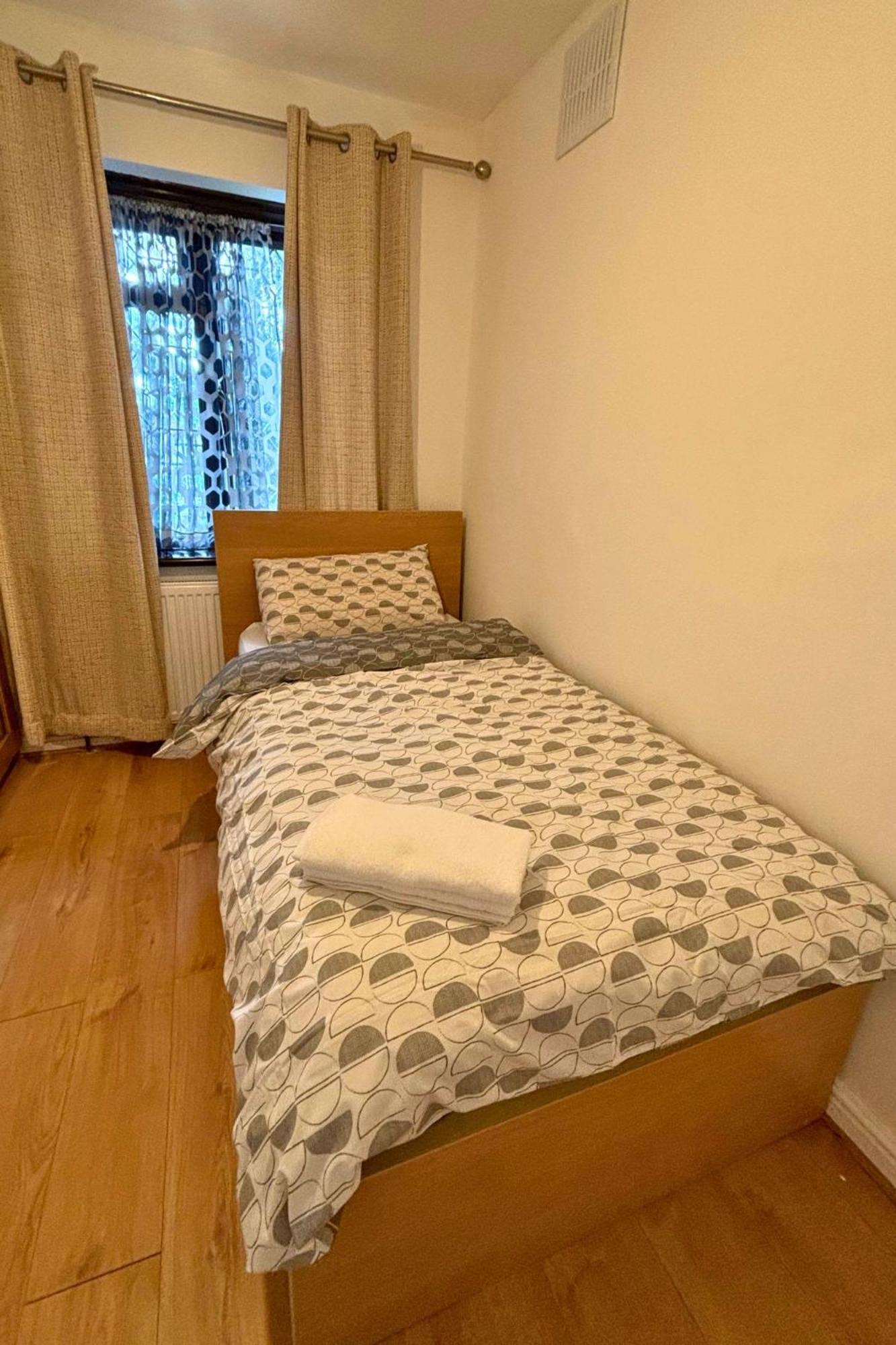 Charming And Cosy London Home, Garden, Parking & Family Fun Mitcham Dış mekan fotoğraf